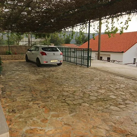 Poljica 10011c Apartmán Poljica (Trogir)